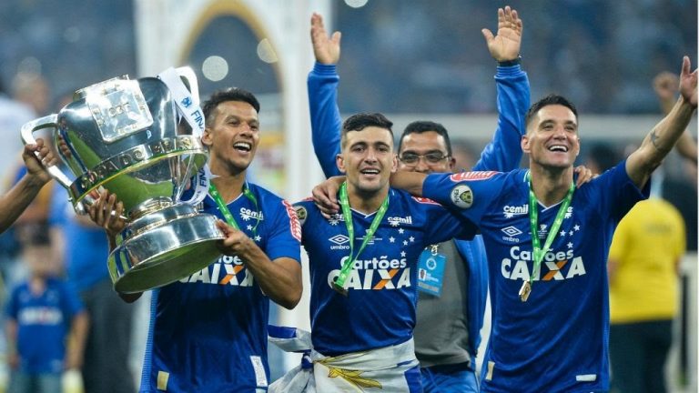 Favoritismo, trabalho da diretoria e casa cheia têm sido os destaques do Cruzeiro em 2018