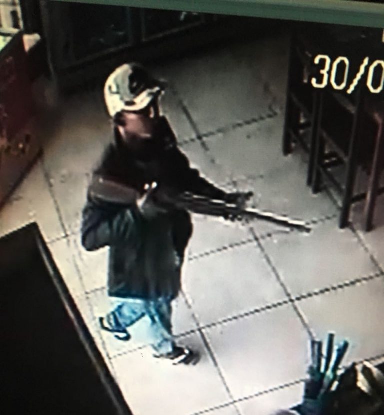 Homens são presos suspeitos de roubar padaria em Igarapé