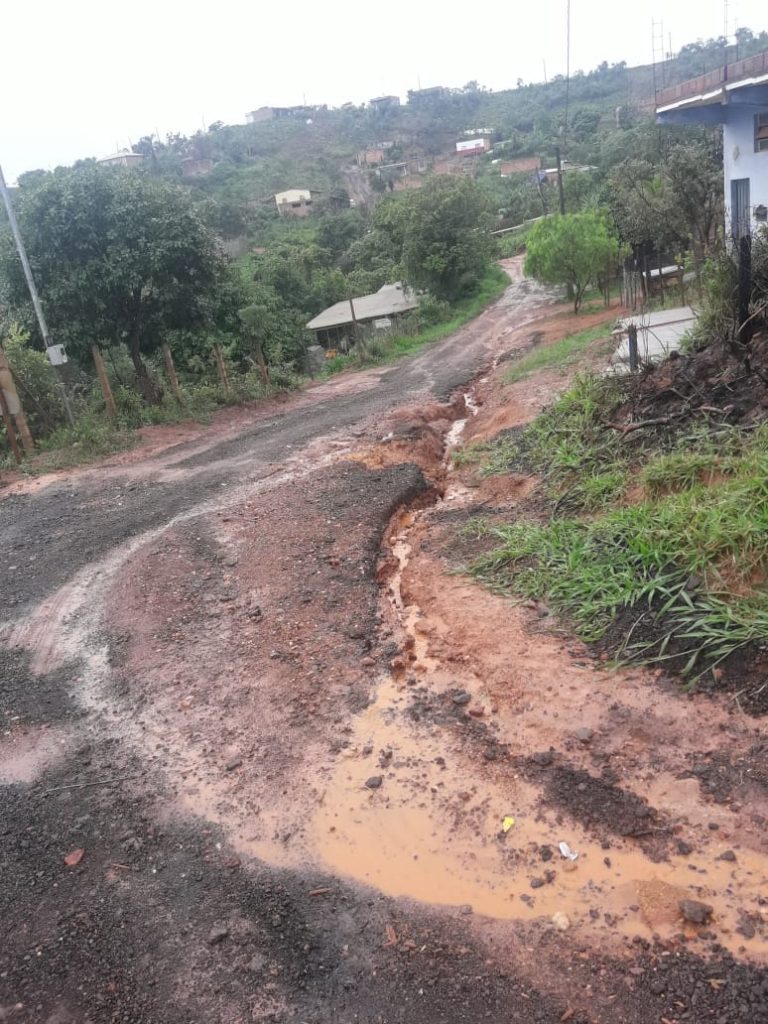 São Mateus: sem infraestrutura, moradores estão completamente ilhados