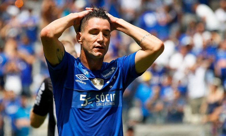 Thiago Neves provoca rival fazendo referência a queda de barragem; Atlético-MG responde