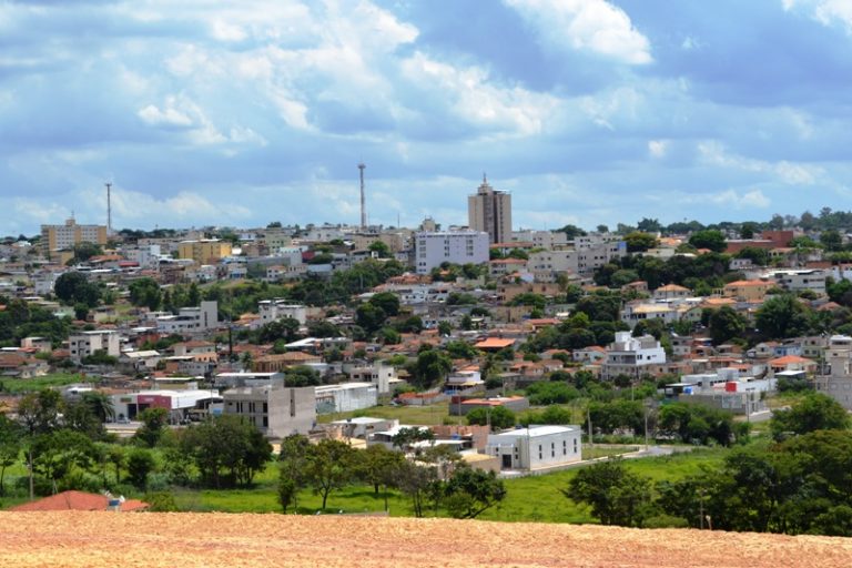 Vereadores reduzem próprio salário de R$ 6 mil para R$1.229