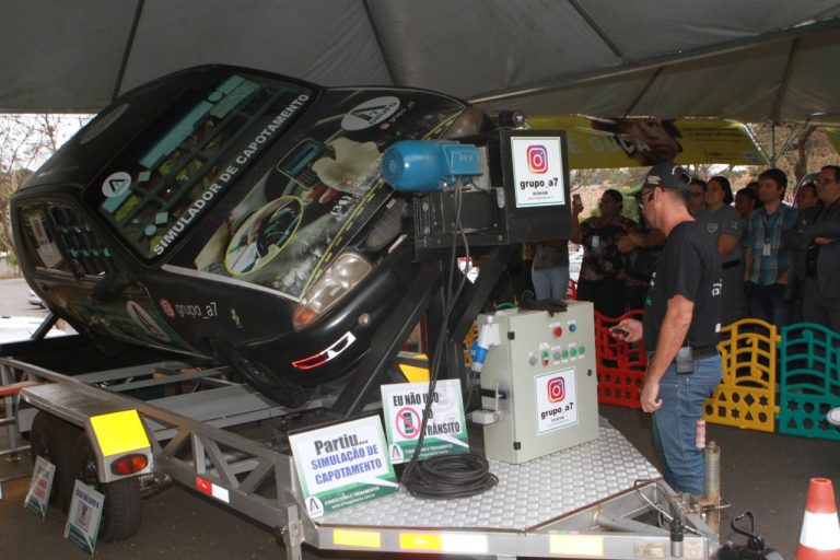 Na Semana Nacional do Trânsito, Betim tem carro simulador de capotamento
