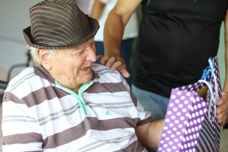 Neste ano, 32 idosos da instituição serão apadrinhados. Foto: Izzi Coelho