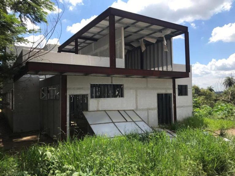 Abandonada há mais de cinco anos, obra da UBS Cidade Nova recebe limpeza para retomada das obras