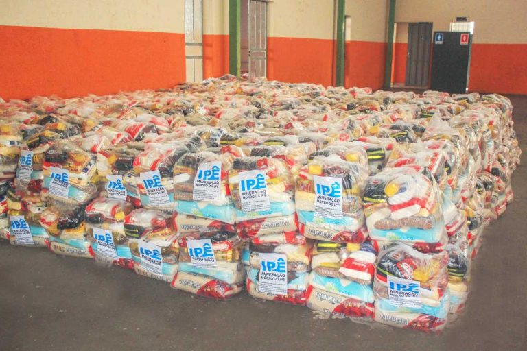 Prefeitura de Igarapé recebe 1.700 cestas básicas da Mineração Morro do Ipê