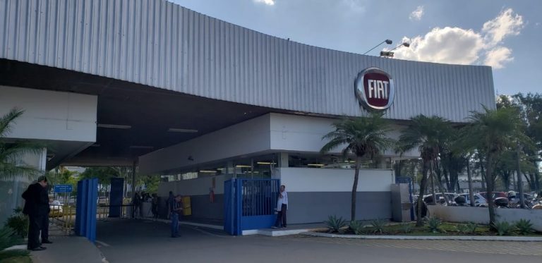Em ritmo reduzido, Fiat retoma produção