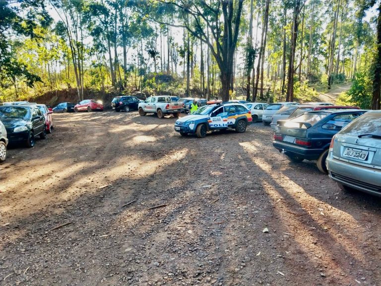 População desrespeita isolamento e lota Pedra Grande neste domingo