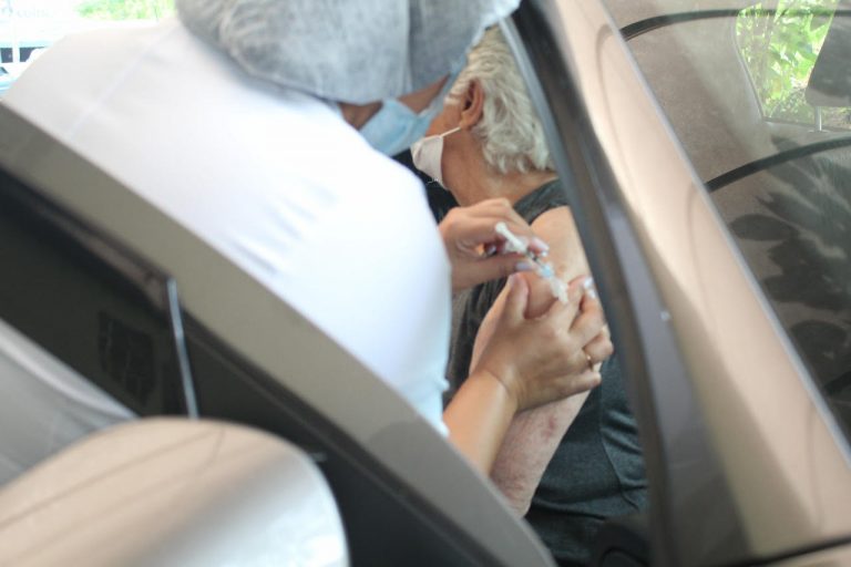Igarapé vacina idosos com 75 anos