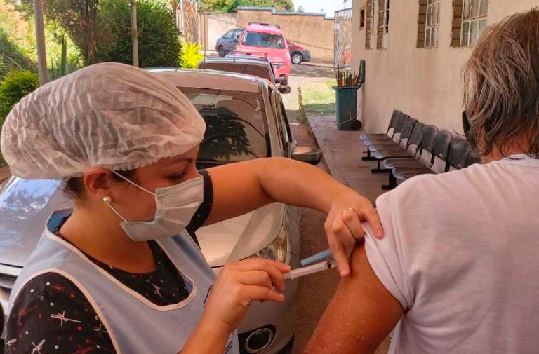 Covid-19: idosos de 62 anos estão sendo vacinados em Igarapé