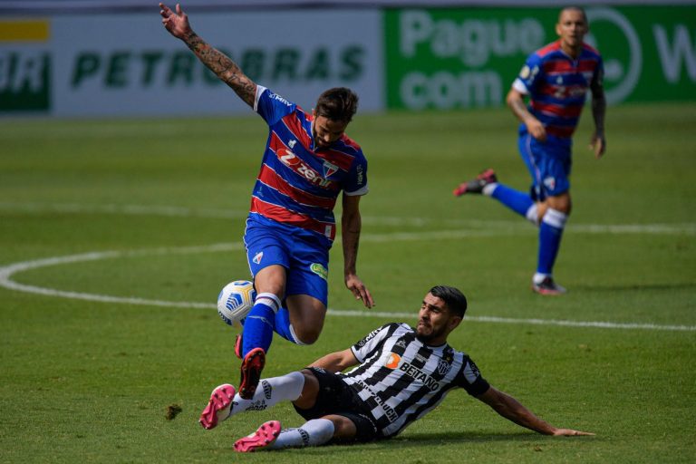 Em despedida de Tardelli, Fortaleza vence Atlético-MG