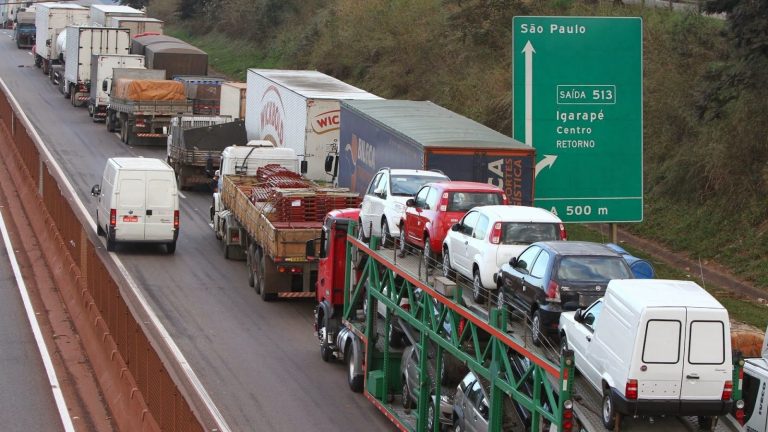 Covid-19: Igarapé abre cadastro para vacinação de caminhoneiros e trabalhadores do transporte coletivo