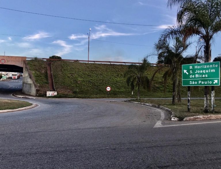 Assaltantes tentam roubar carro em frente à Policlínica de São Joaquim de Bicas e são presos após fuga