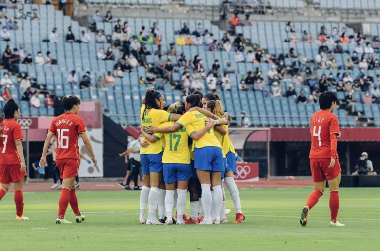 Seleção feminina goleia China na estreia do Brasil na Olimpíada