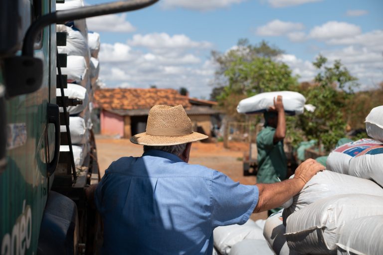 Qualidade de produtos para alimentação animal destinada a produtores rurais impactados é atestada por novo sistema