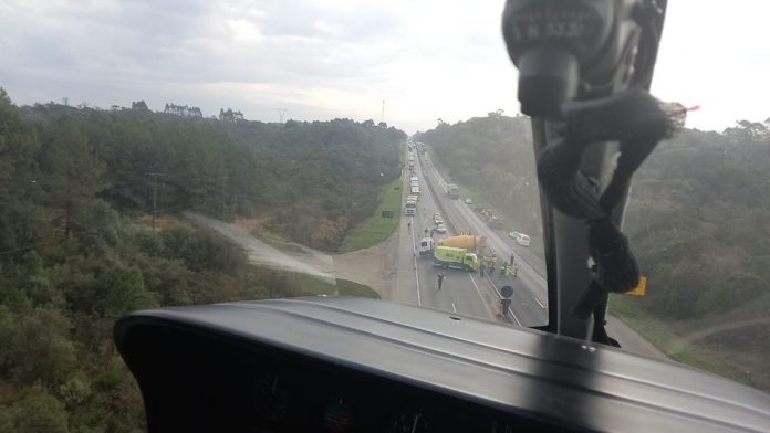 Acidente aconteceu na BR-277, em São José dos Pinhais — Foto: Polícia Militar
