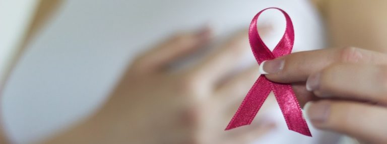 Outubro Rosa: exames de rastreio de câncer de mama e de colo do útero estão disponíveis pelo SUS