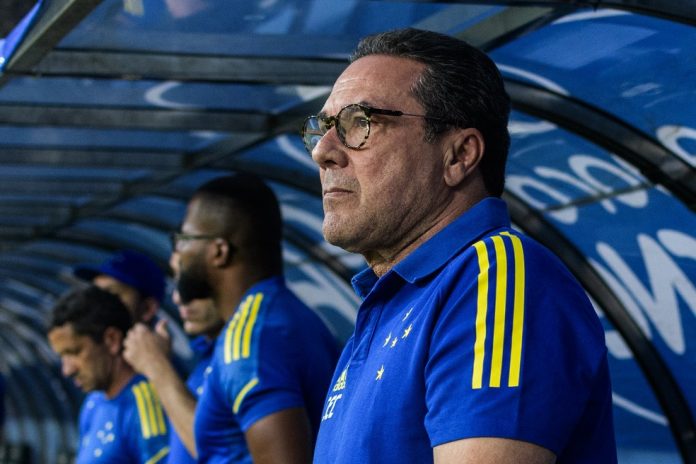 Clube divulga comunicado oficial que diz ainda que outras mudanças irão ocorrer no futebol. Foto: Gustavo Aleixo/Cruzeiro