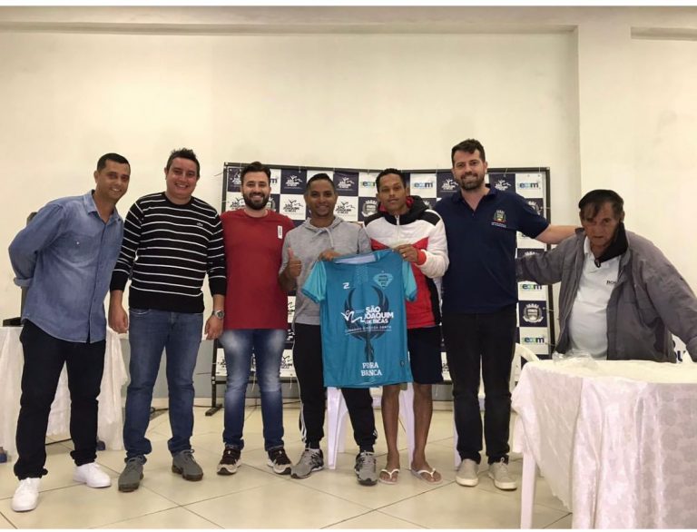 Prefeitura de São Joaquim de Bicas entrega uniformes para times da cidade