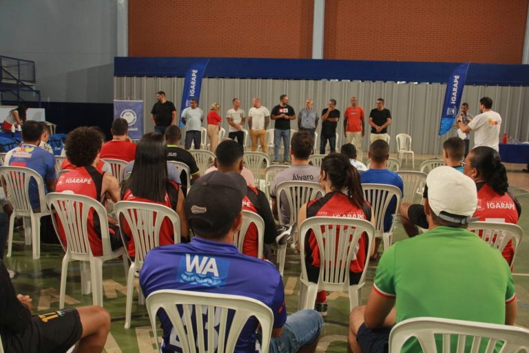 Câmara Municipal de Igarapé e Prefeitura entregam kits esportivos para mais de 20 times da cidade
