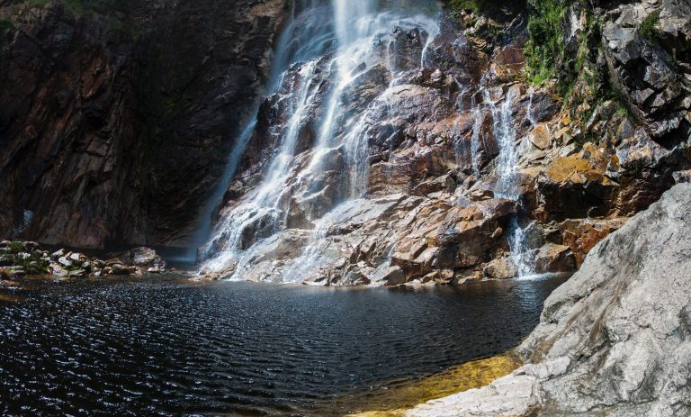 Fuja do calorão: conheça 4 cachoeiras incríveis perto de BH