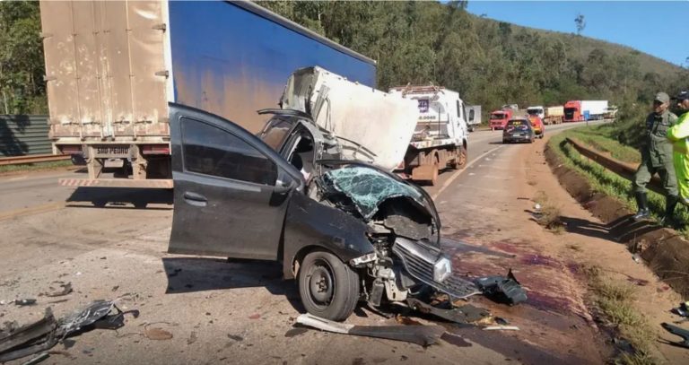 Acidente entre carro e carreta deixa uma pessoa morta na BR-040, em Itabirito