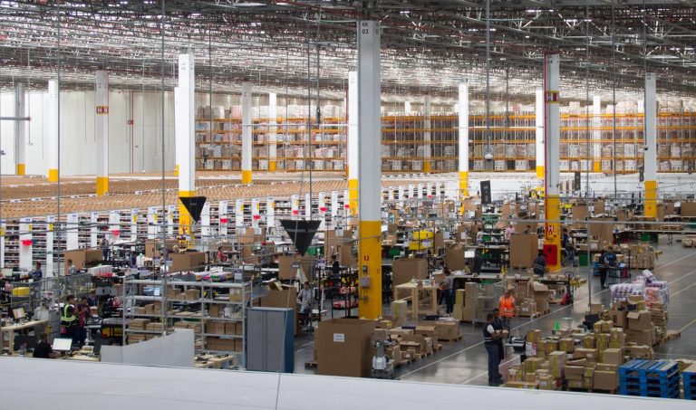 Amazon abre mil vagas temporárias em Betim e região para período de Black Friday