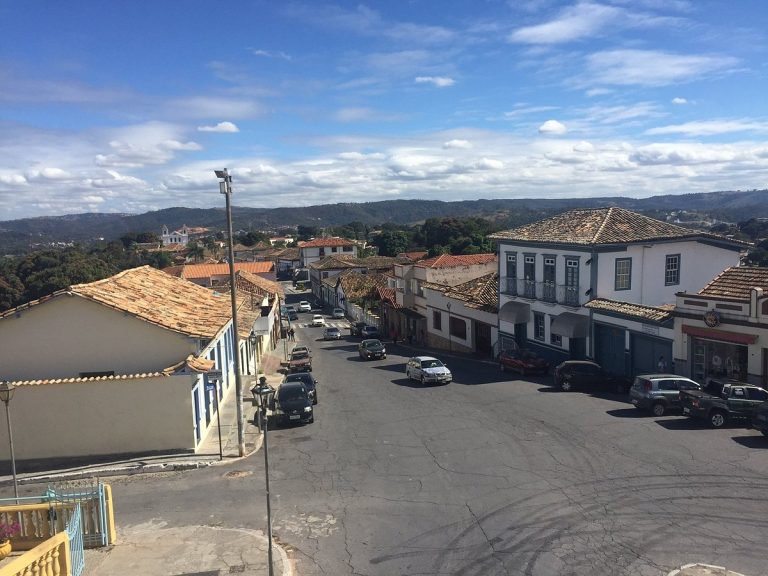 Casos de Covid-19 aumentam 306% em Santa Luzia e máscara volta ser obrigatória