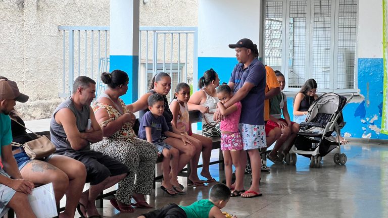 Alunos da rede municipal de São Joaquim de Bicas recebem óculos de grau gratuitos