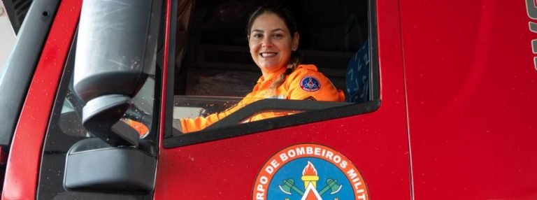 Amor, tensão e responsabilidade marcam o dia a dia de mulheres que dirigem viaturas de grande porte dos Bombeiros