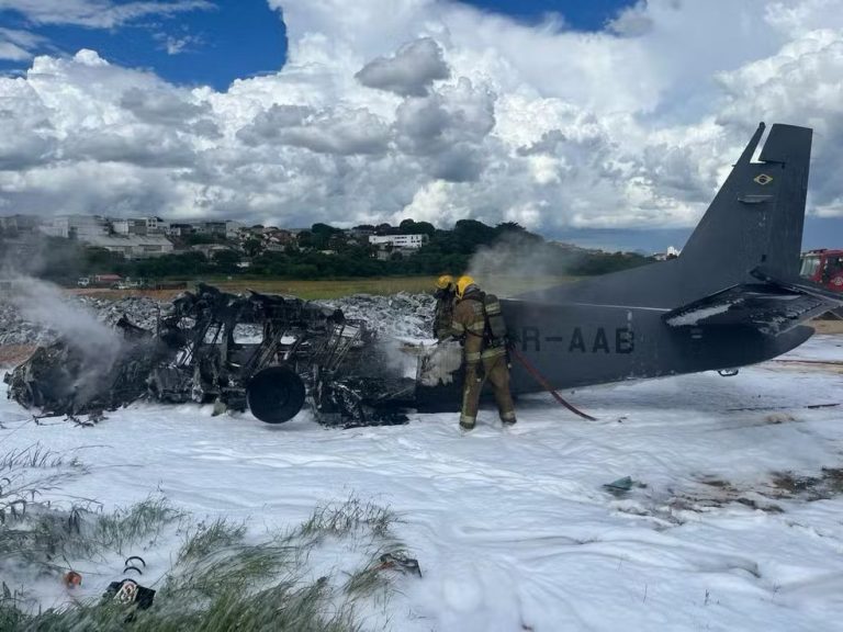 Aeronave da Polícia Federal cai no Aeroporto da Pampulha; duas pessoas morreram