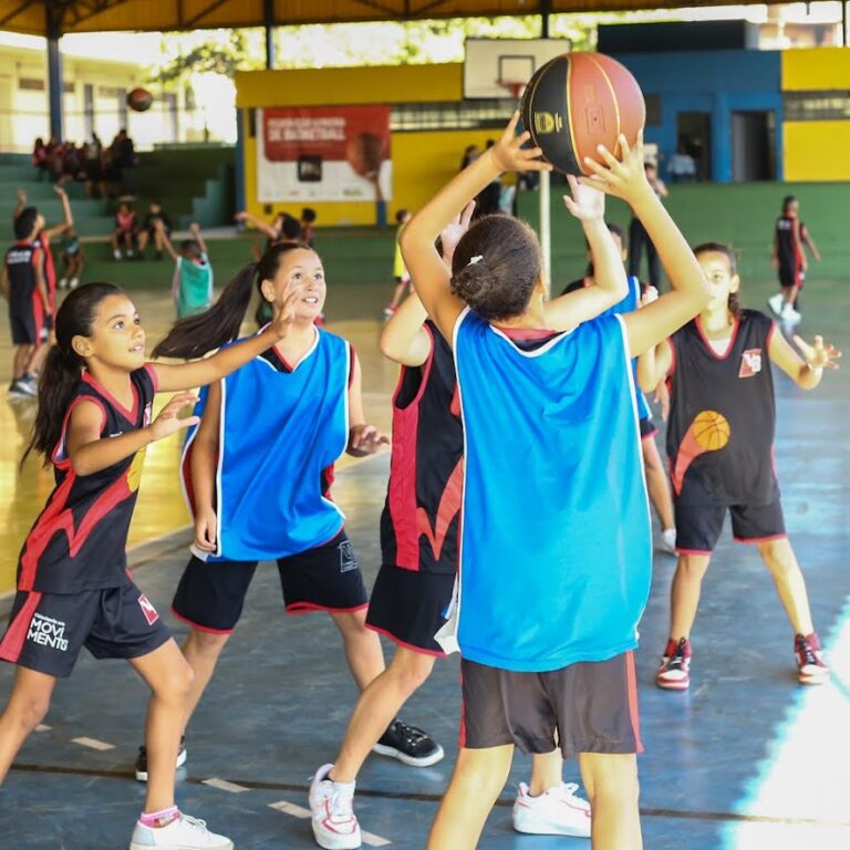 Projeto Vilaça Basquete promove inclusão e cidadania no contraturno escolar
