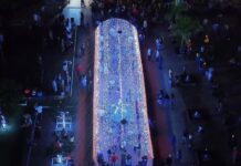 Decoração de Natal é inaugurada na Praça da Promessa e reúne milhares em São Joaquim de Bicas