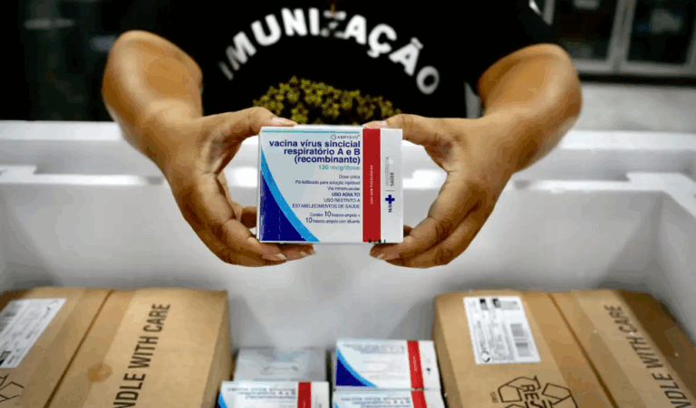 Governo começa a distribuir vacina contra vírus que causa bronquiolite em bebês