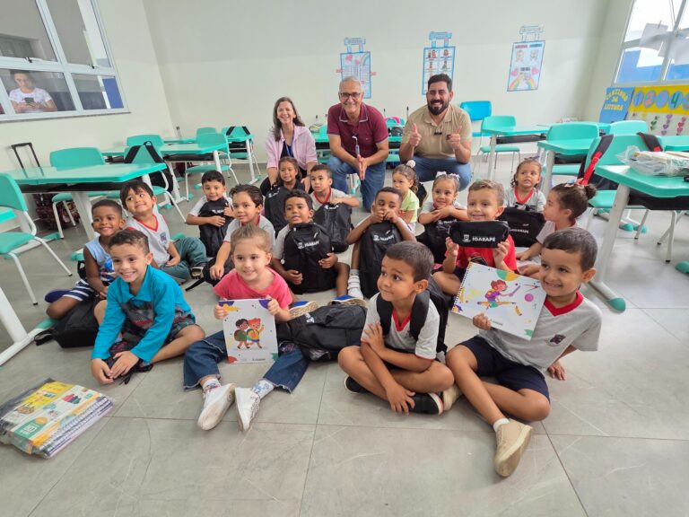 Prefeitura de Igarapé distribui kits escolares; veja o que vem em cada kit