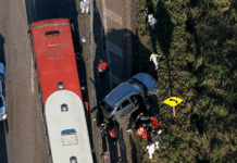 Ônibus da linha São Joaquim de Bicas–Eldorado bate em carro na Fernão Dias, em Betim